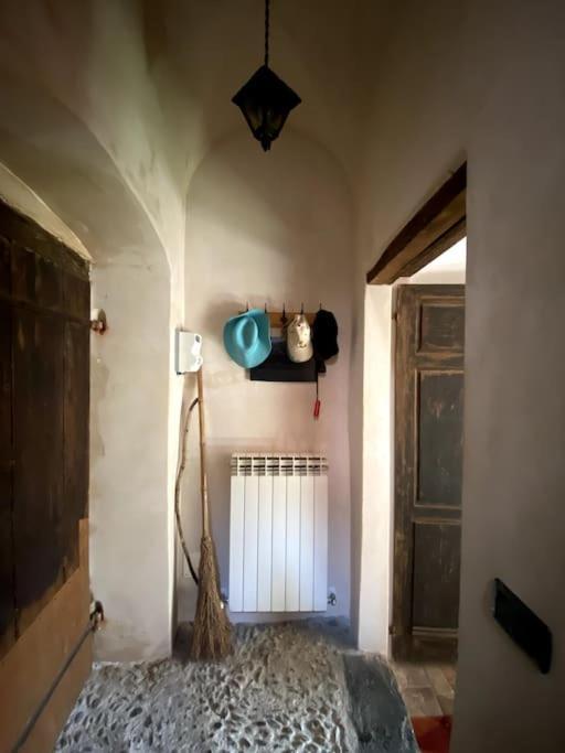 Iconic Italian Townhouse W Rooftop Terrace & Mountain View, Pigna Eksteriør billede