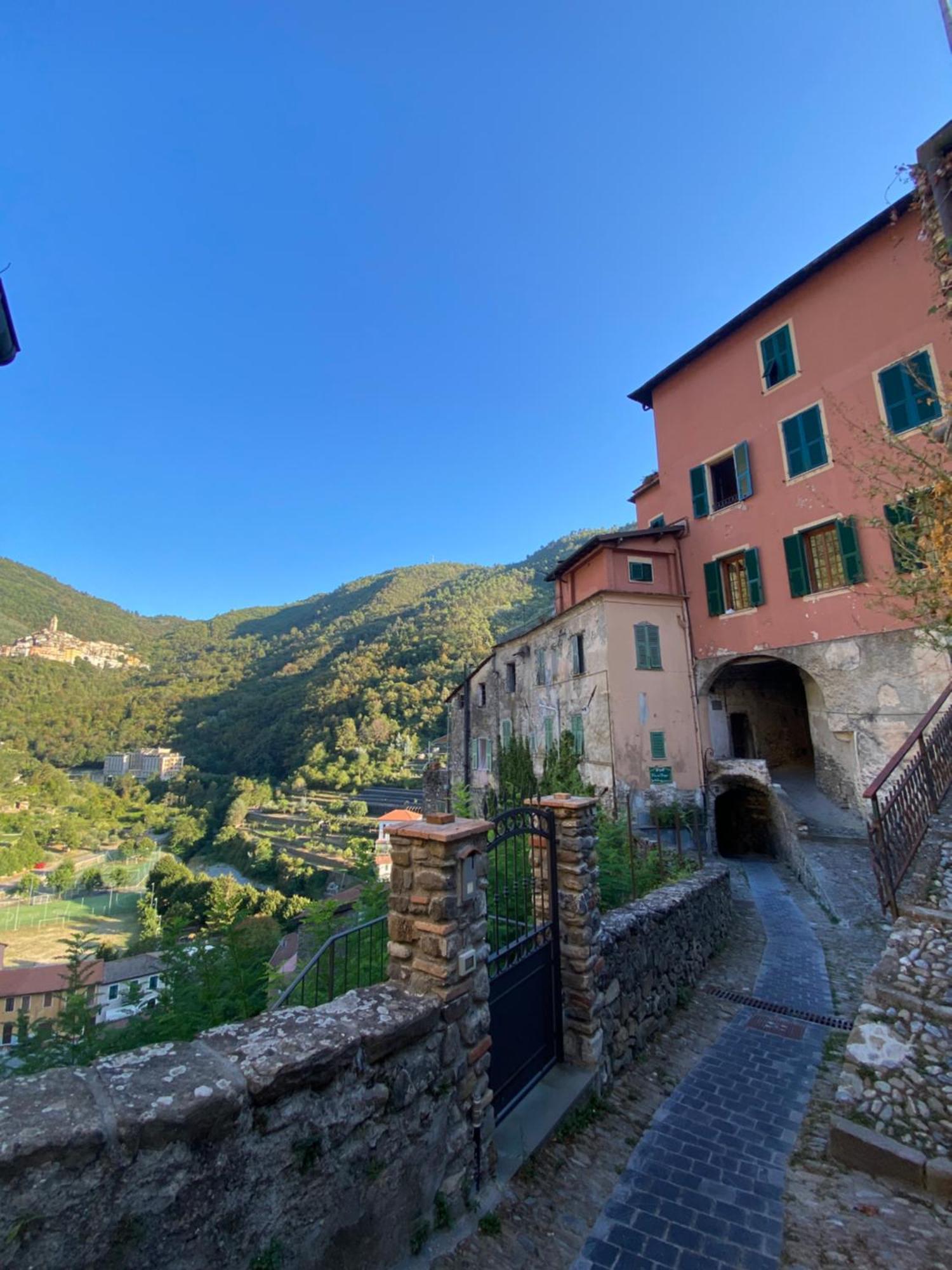 Iconic Italian Townhouse W Rooftop Terrace & Mountain View, Pigna Eksteriør billede