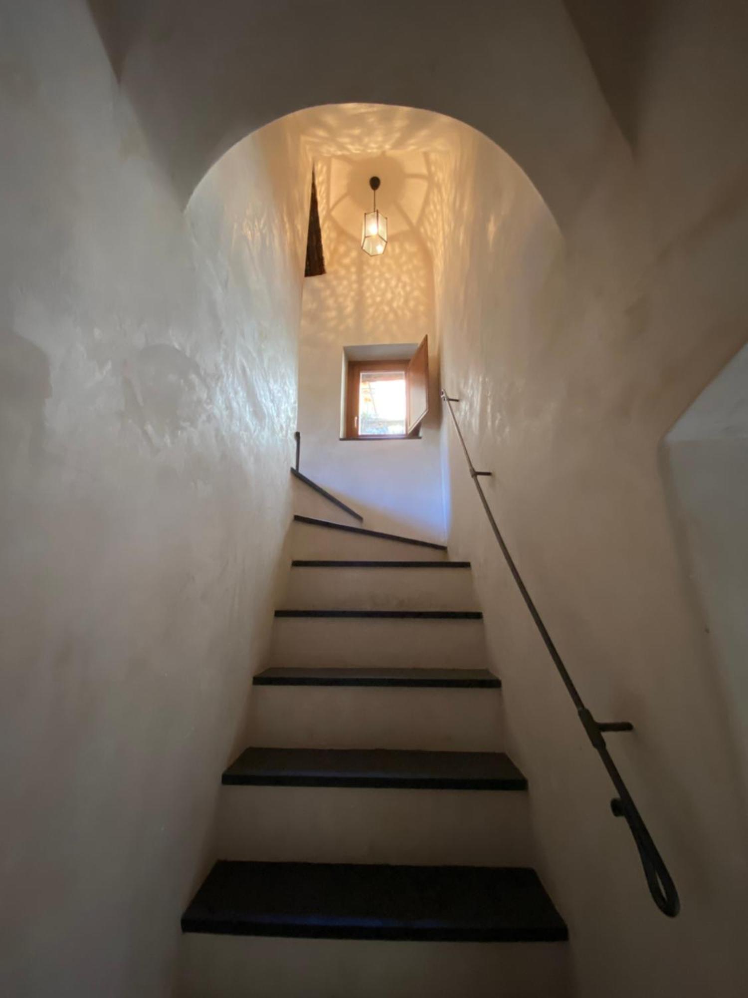 Iconic Italian Townhouse W Rooftop Terrace & Mountain View, Pigna Eksteriør billede