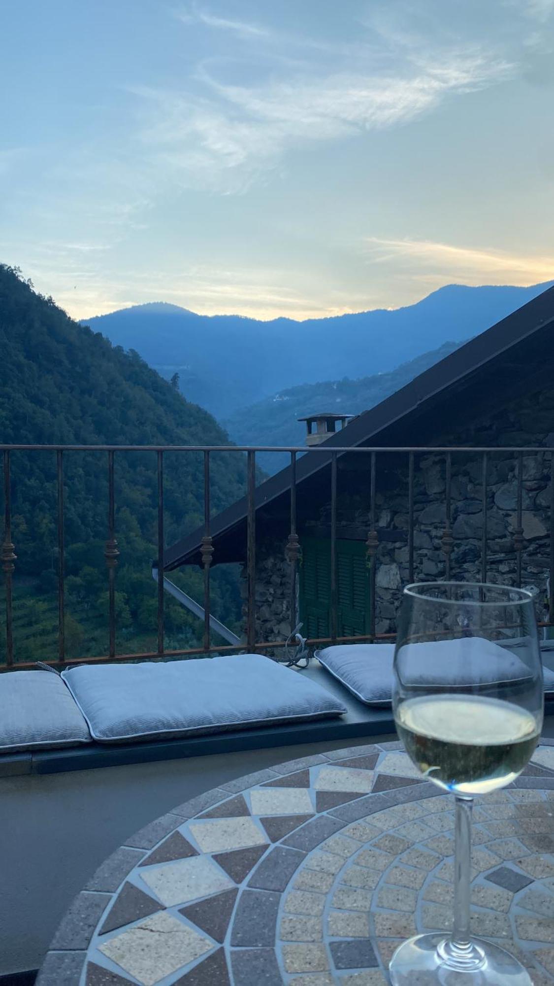 Iconic Italian Townhouse W Rooftop Terrace & Mountain View, Pigna Eksteriør billede