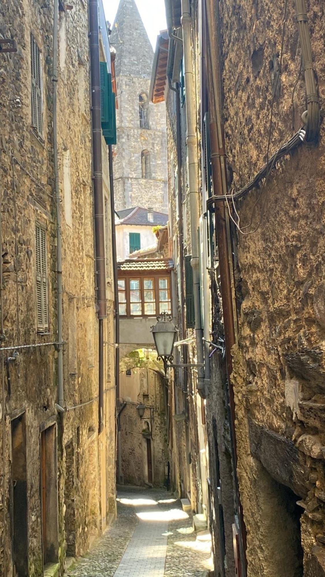 Iconic Italian Townhouse W Rooftop Terrace & Mountain View, Pigna Eksteriør billede